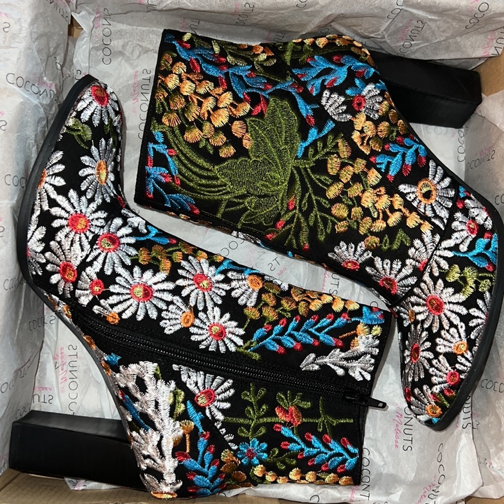 Coconuts by Matisse floral Daisy Jess booties ankle boots - Picture 2 of 4